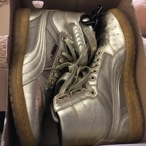 Women’s High Top Puma tennis shoes